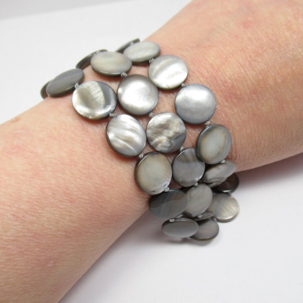 Hand Knotted Shell necklace - Picture 7 of 8